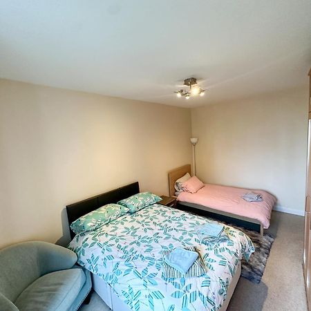 2 Bed Flat - Short Walk From Brent Cross Station Appartement Hendon Buitenkant foto