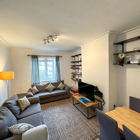 2 Bed Flat - Short Walk From Brent Cross Station Appartement Hendon Buitenkant foto