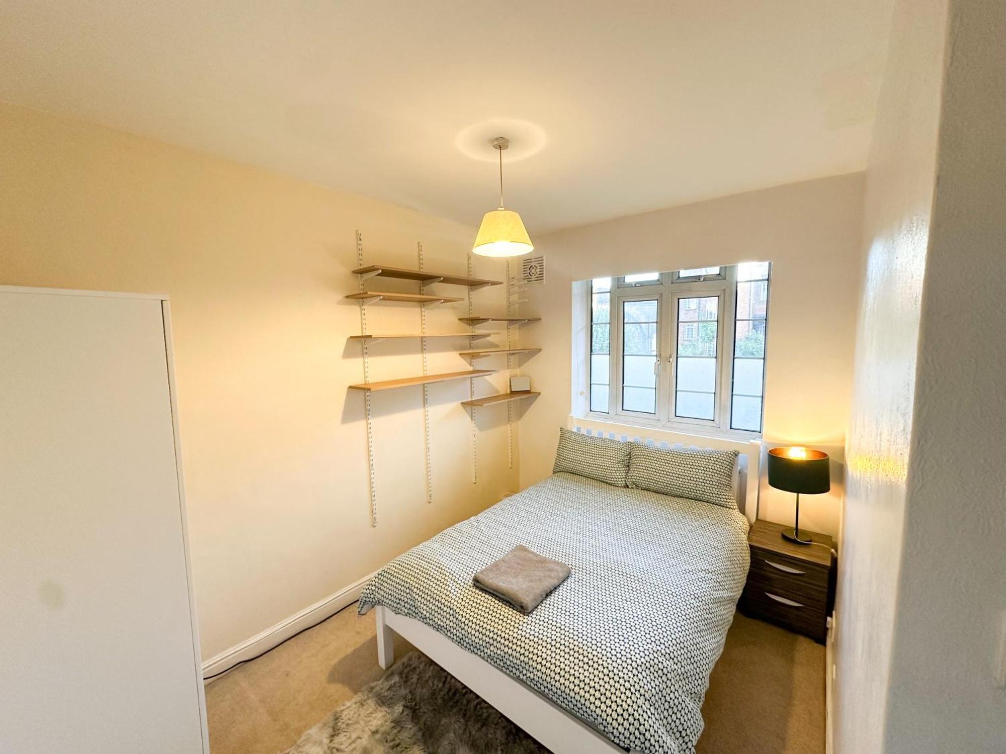 2 Bed Flat - Short Walk From Brent Cross Station Appartement Hendon Buitenkant foto
