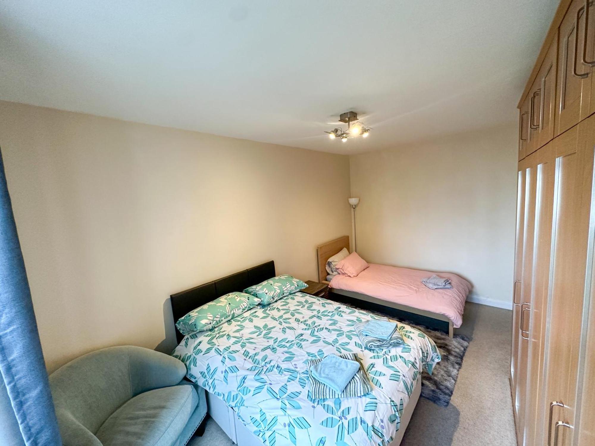 2 Bed Flat - Short Walk From Brent Cross Station Appartement Hendon Buitenkant foto